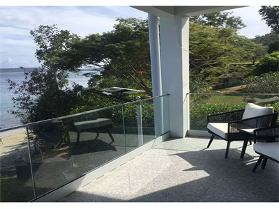 The Benefits Of Glass Handrails Design On Balconies