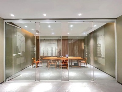 The Advantages Of Glass Door Partitions In Commercial Spaces