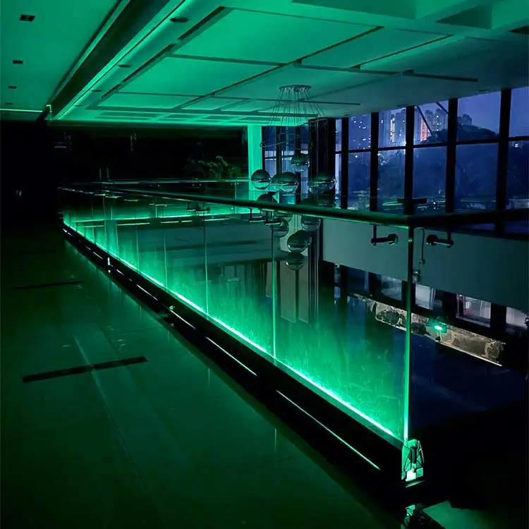Garde-corps en verre de haute qualité avec lumière LED - Améliorez